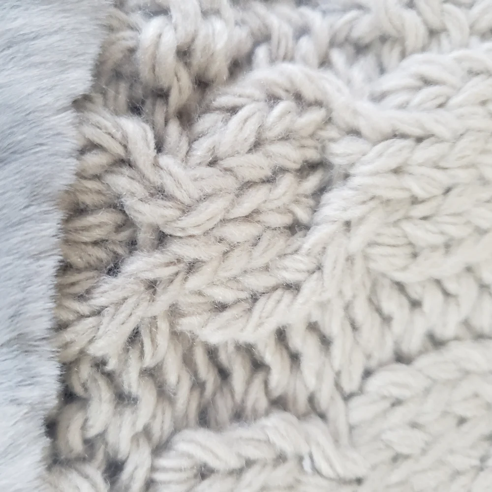 NWT UGG Table Runner (Koolaburra, Cable Knit and Faux Fir Trim) - Picture 7 of 8